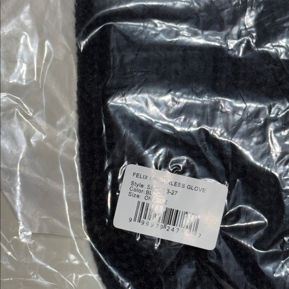 Stitches & Stripes Felix Fingerless Gloves in Black - Picture 3 of 3